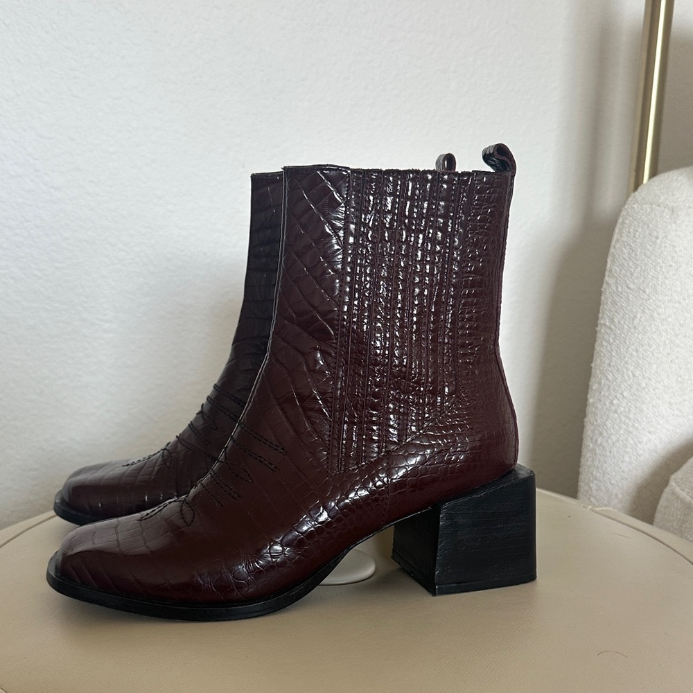Sarkany sz 37 Classic Croc-Embossed Block Heel Ankle Boots - Dark Brown